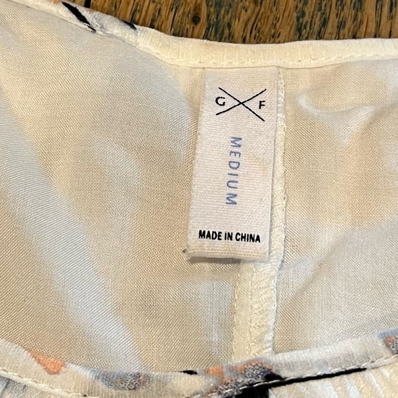 Off-Shoulder Floral Blouse – Gentle Fawn – Size M - Picture 2 of 7